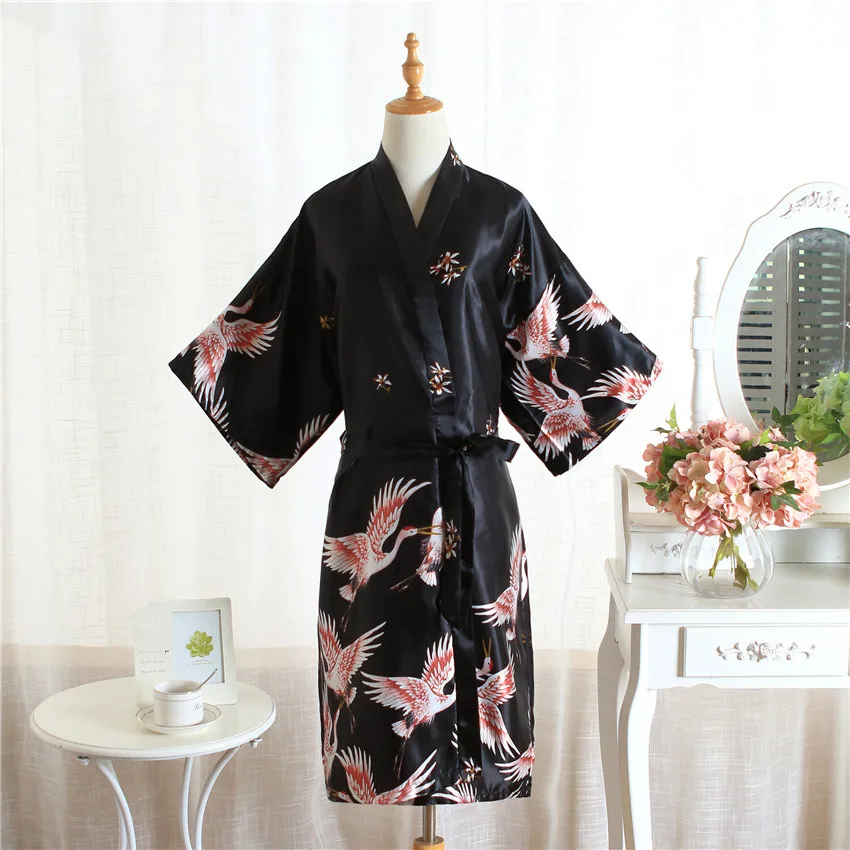 Tanie Gorąca sprzedaż czarne letnie satynowe Kimono szlafrok kobiety panna młoda druhna suknia