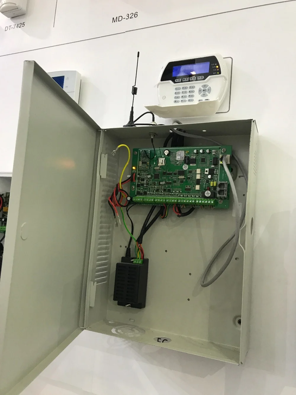 Enfoque FC-7688 sistema de alarma con cable 8 zonas con cable 32 zonas inalámbricas 88 zona de autobús línea fija GSM internet TCP IP cable sistema de Seguridad