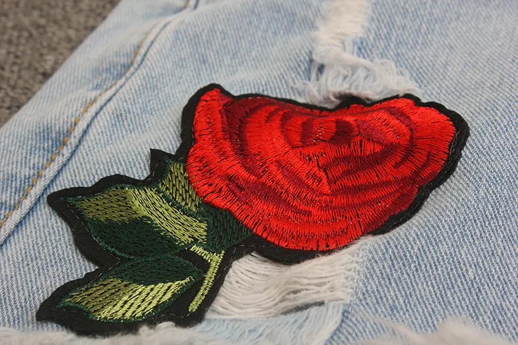 2019 летние новые стильные вышитые красные розы цветы с Изношенным краем с высокой талией джинсовые шорты для женщин