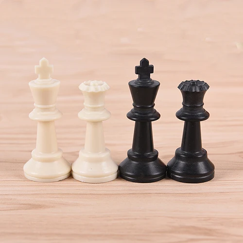 32 Chess Pieces Plastic Complete Chessmen International Word Chess Game 