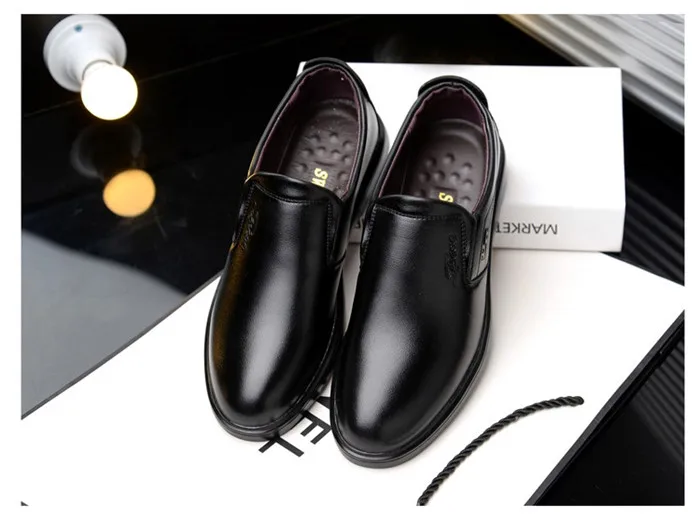 Новое поступление; мужские кожаные туфли без застежки; однотонные деловые лоферы на плоской подошве; Мужская официальная обувь наивысшего качества