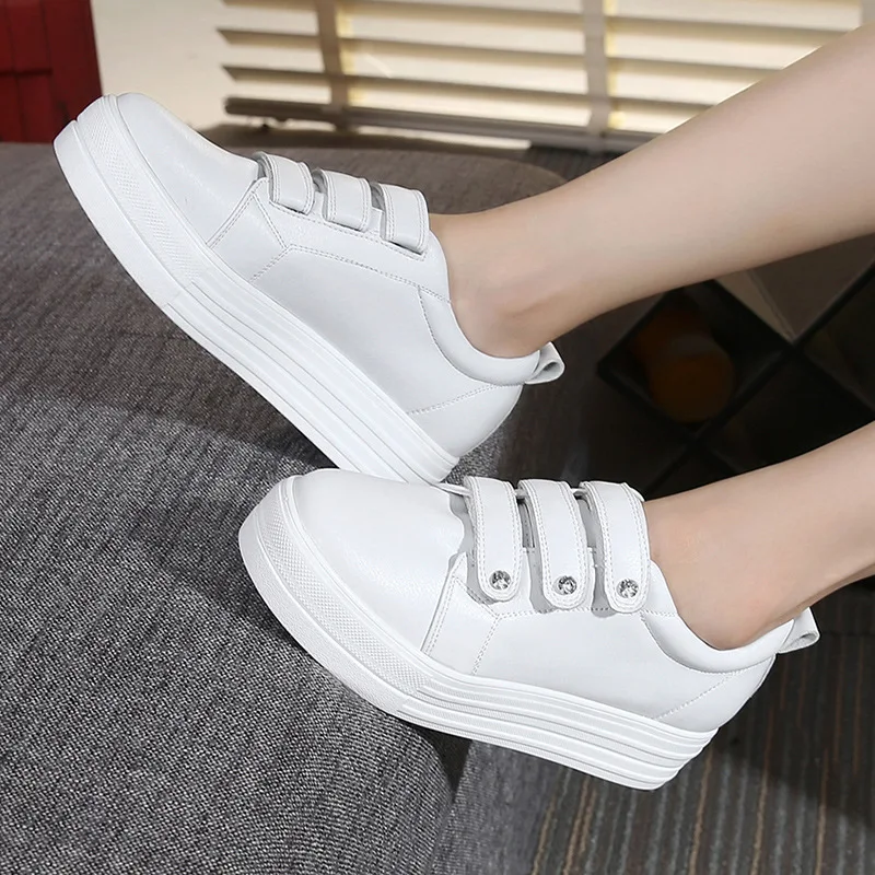 nike flat bottom shoes mens