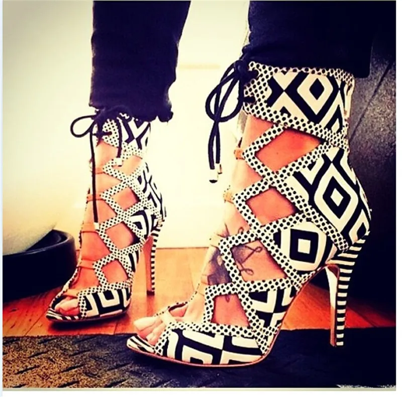 Популярные брендовые сандалии-гладиаторы на высоком каблуке с открытым носком и сеткой; женские ботинки; летние ботильоны на шнуровке с вырезами; женская обувь; sandalias mujer
