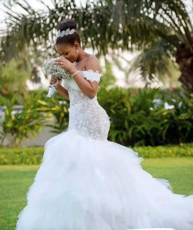

Gorgeous Mermaid Wedding Dress Plus Size African Bride Dress Tiered Skirt Long Train Vestido de noiva Off Shoulder Lace Up Back