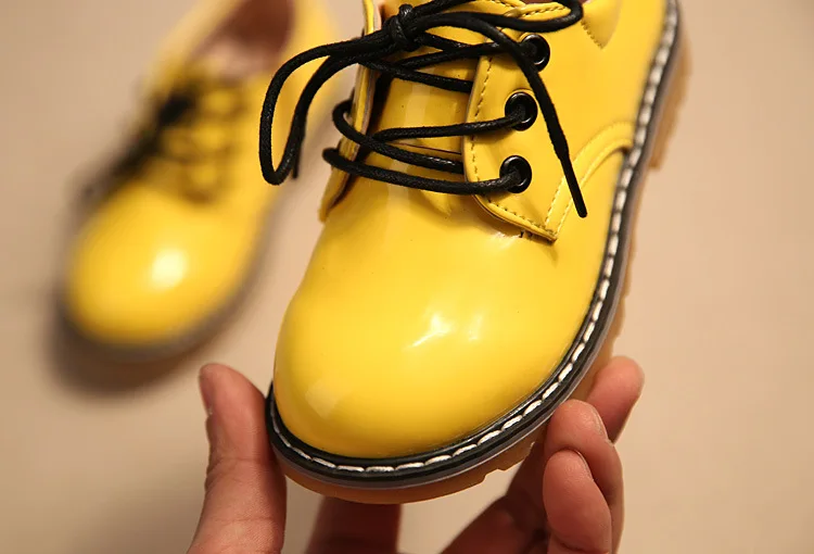 Обувь из лакированной кожи для мальчиков повседневная обувь для девочек модная износостойкая Нескользящая детская обувь с большим носком дерево wrasse размер 21-36
