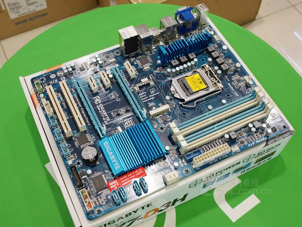 جيجابايت GA-Z77-D3H 100% الأصلي اللوحة LGA 1155 DDR3 USB3.0 32G Z77 Z77-D3H سطح اللوحة SATA III Systemboard تستخدم