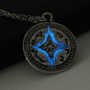 Rome Compass Glow Necklaces4