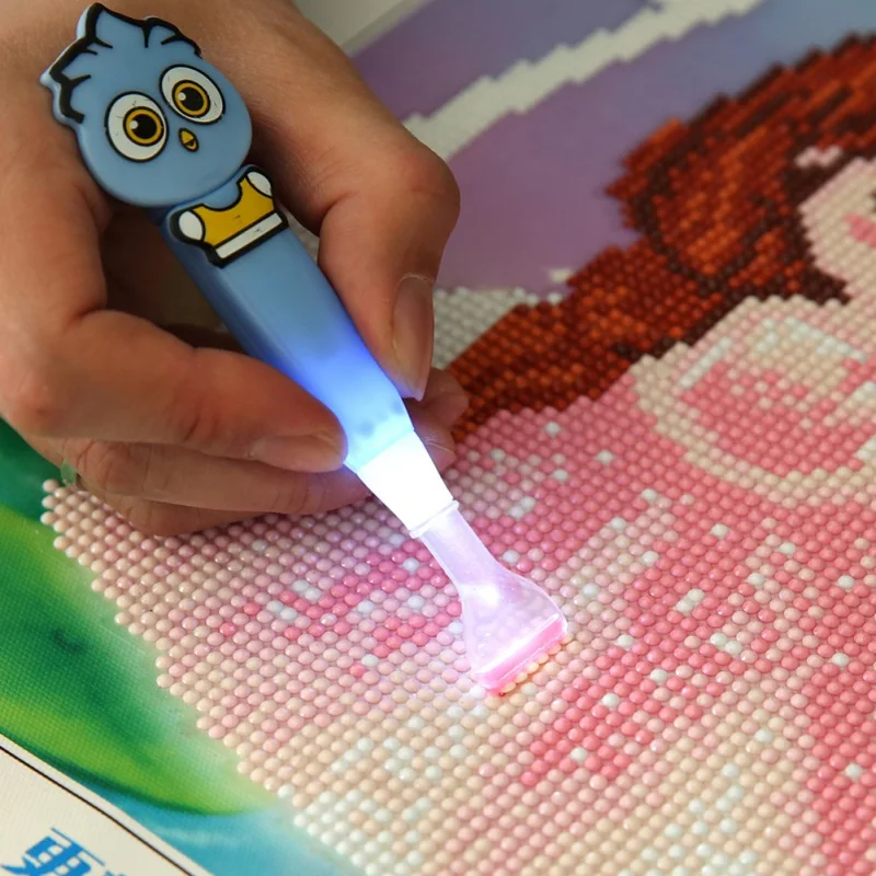 

Single or Six Point Drill Pen Beautiful Cute Diamond Painting Tools with Three Electronic Batteries