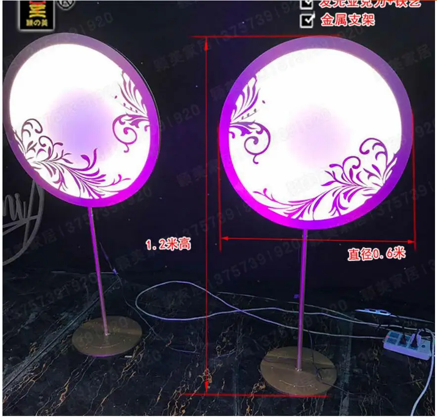 

Luminescent acrylic stage background leads the runway to set a picture of the wedding products.