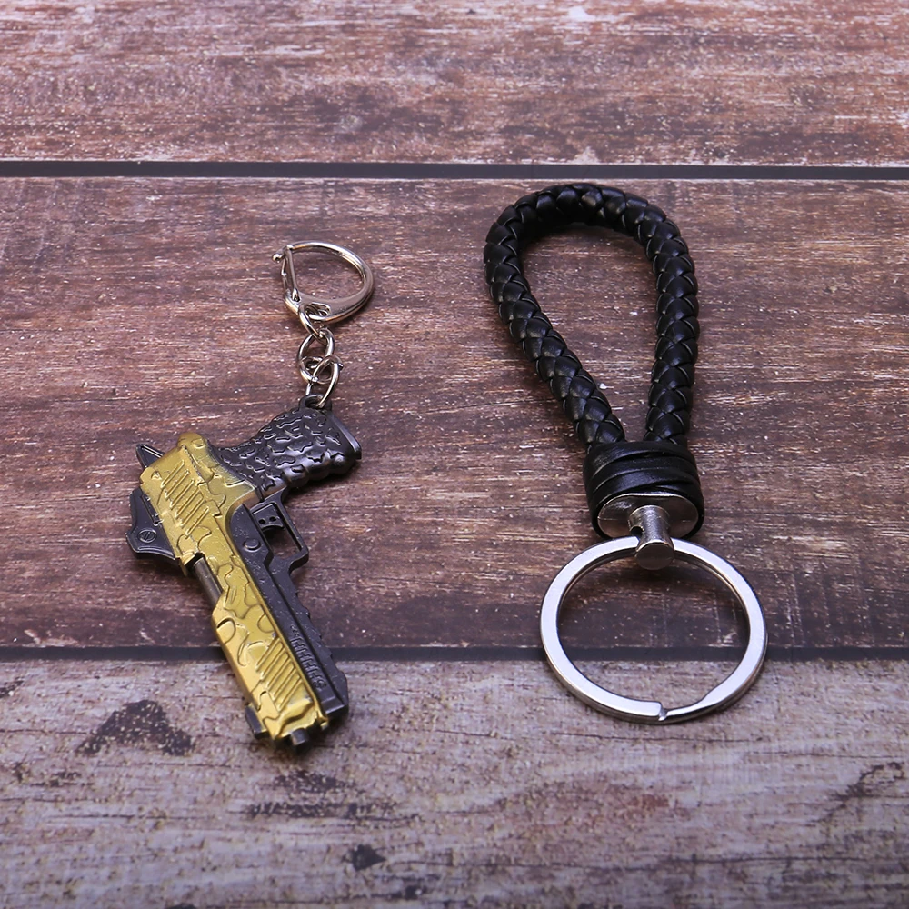 2019 Hot Player Weapon anime Keychains Men Mini Revolver Model Car Key Chain Key Ring for Men Super Cool Gifts porte clef brelok 2019 Hot Player Weapon anime Keychains Men Mini Revolver Model Car Key Chain Key Ring for Men Super Cool Gifts porte clef brelok