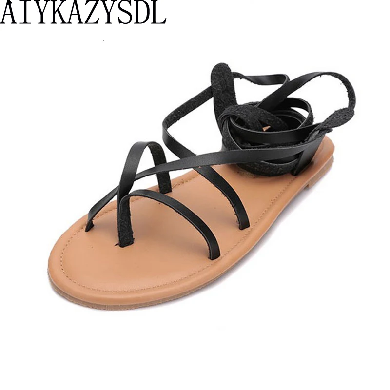 online AIYKAZYSDL mulheres strappy Gladiador Boemia Sandálias Flip Flops Verão Faux leather lace up tanga anel clipe toe plana Sapatos de salto
