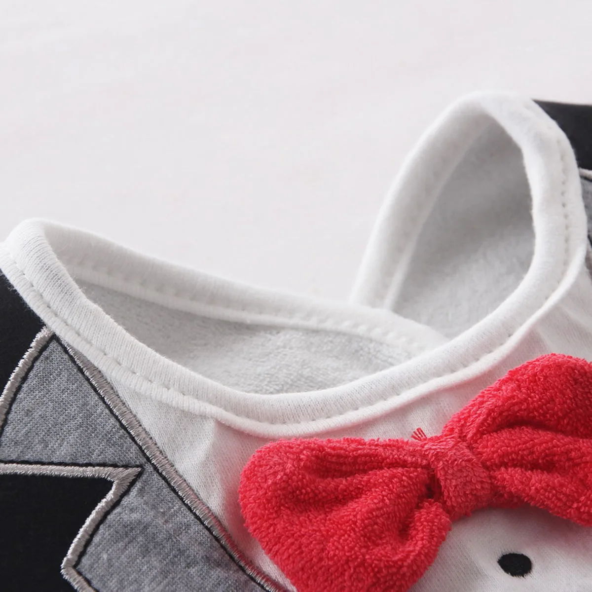 Cotton Newborn Baby Bibs Waterproof Bandana Kids Girls Boys Feeding Bibs Winter Warm Infant Bib Saliva Towel Removable Gentleman Cotton Newborn Baby Bibs Waterproof Bandana Kids Girls Boys Feeding Bibs Winter Warm Infant Bib Saliva Towel Removable Gentleman