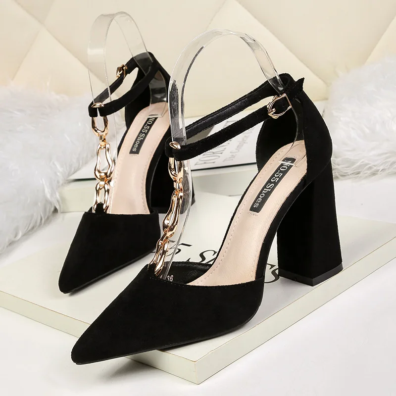 

Korean version of the fashion pointed shallow mouth high heels sandals was thin professional OL women's shoes with thick sandals