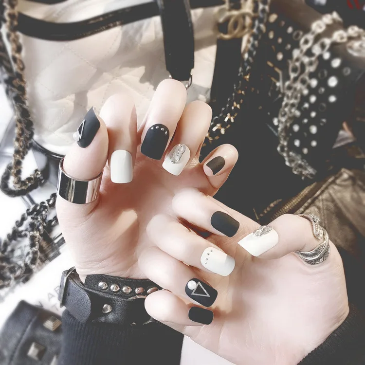 

24Pcs Black White Chic Fake Nails Matte Square Artificial False Nails Art Tips Pearl Rivet with Glue Sticker for Mother's Day