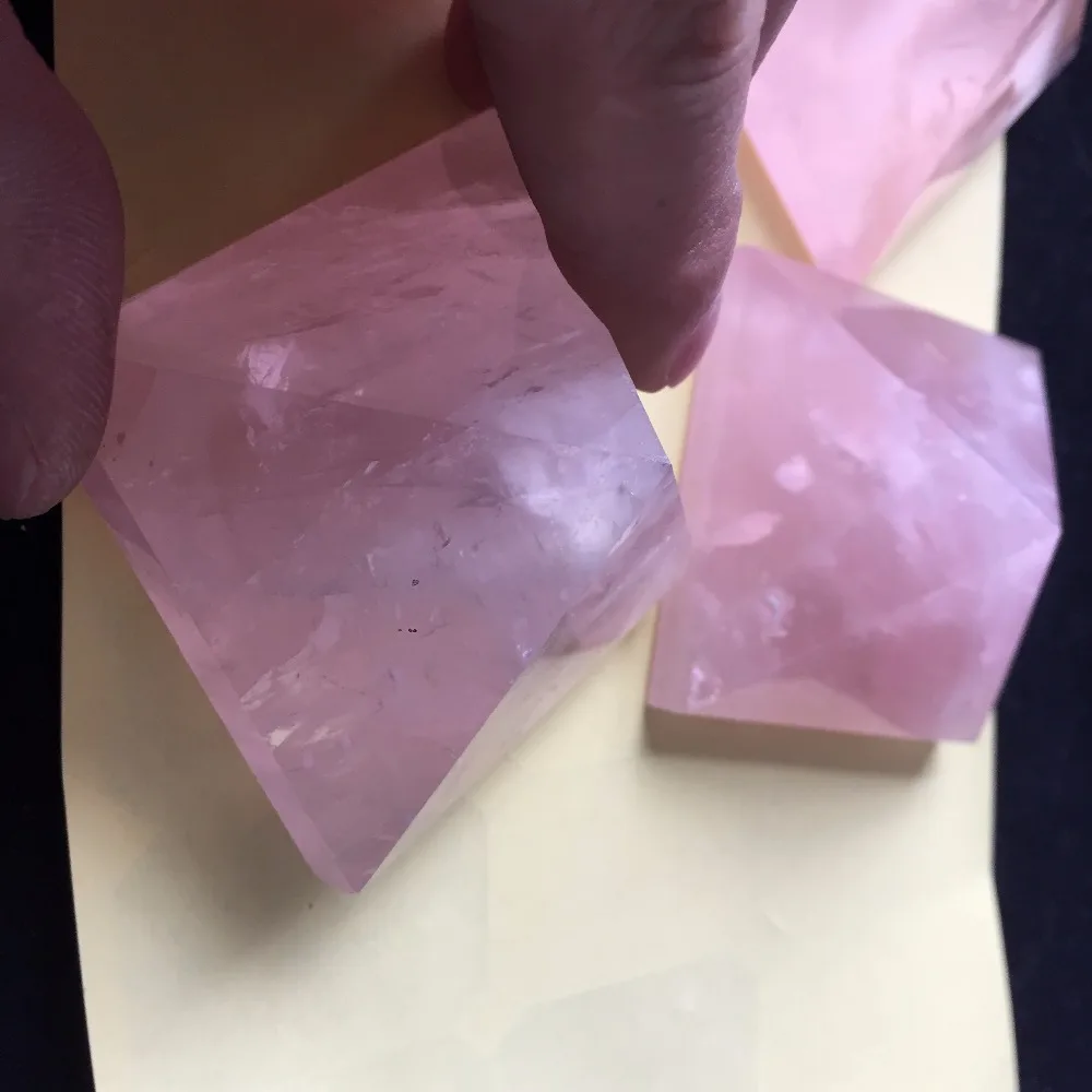 

dohaibogoo 50*50*35mm(100-110g each one) Natural Pink Crystal Pyramid Polished Carved natural stones and minerals products Sale
