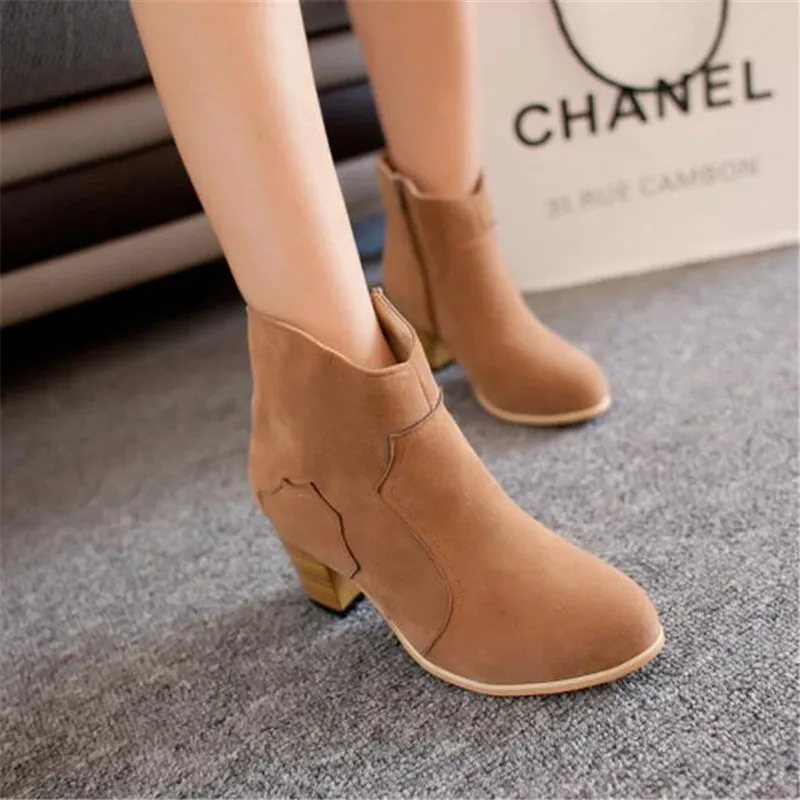 

New autumn and winter women's Martin boots thick with frosted women's boots round head with a playful booties