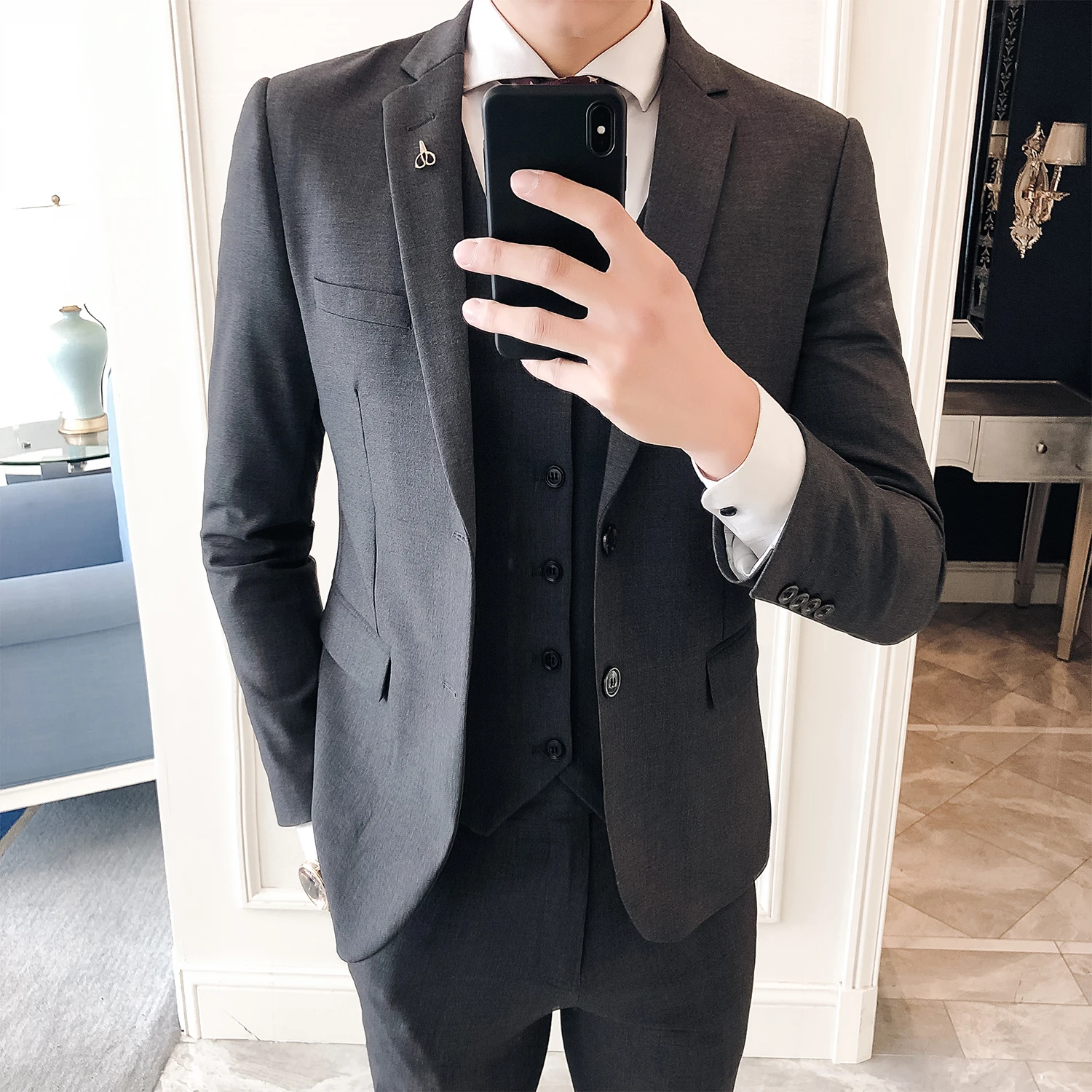 Two Buttons Slim Fit Suits 3 Pieces Suits(Jacket+Pants+Vest) Men Suits Notched Collar Wedding Groom Wedding Party Tuxedos