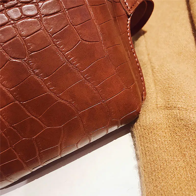  Women Simple Small Square Bag Versatile Shoulder Bag Messenger Bag Chest Bag bolso mujer sac a main bolsa feminina 40AP1232