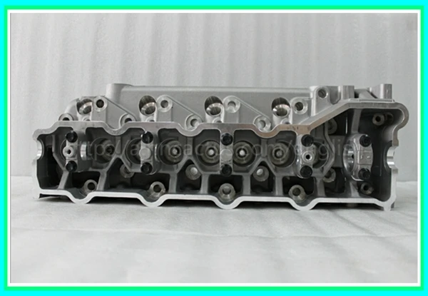 Auto Parts 4M40 T Cylinder Head ME202620 ME193804 Applied for 