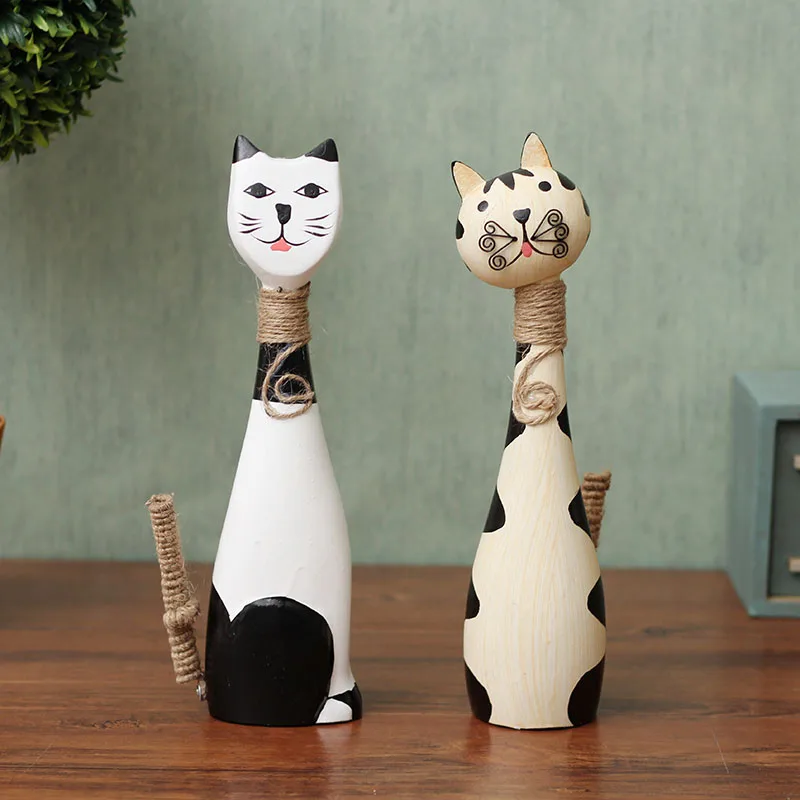 lifelike cat statue
