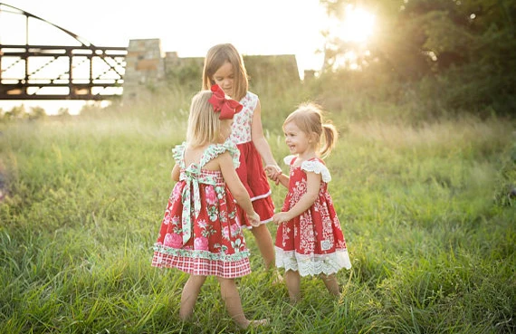 Милое платье с цветочным рисунком и оборками для девочек; летние платья принцессы для маленьких девочек; праздничное платье-пачка красного цвета; кружевное платье в стиле пэчворк; 2-7Y