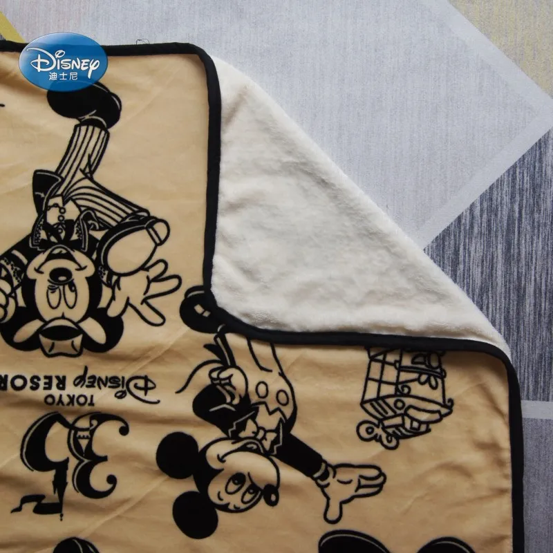 Mickey mouse blanket (4)