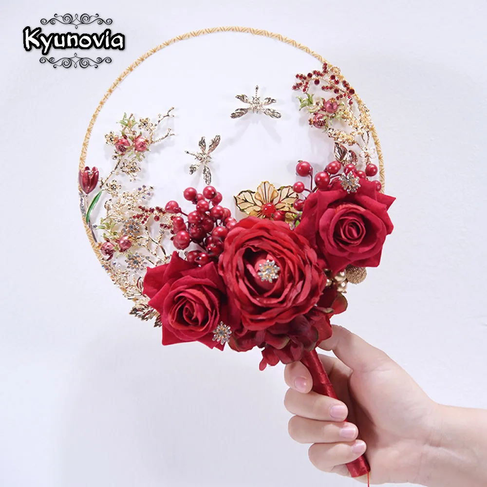

Kyunovia New Unique Fan Type Wdding Flower Broach Jeweled Crystal Bridal Bouquet Red Silk Rose Wedding Boquets D26
