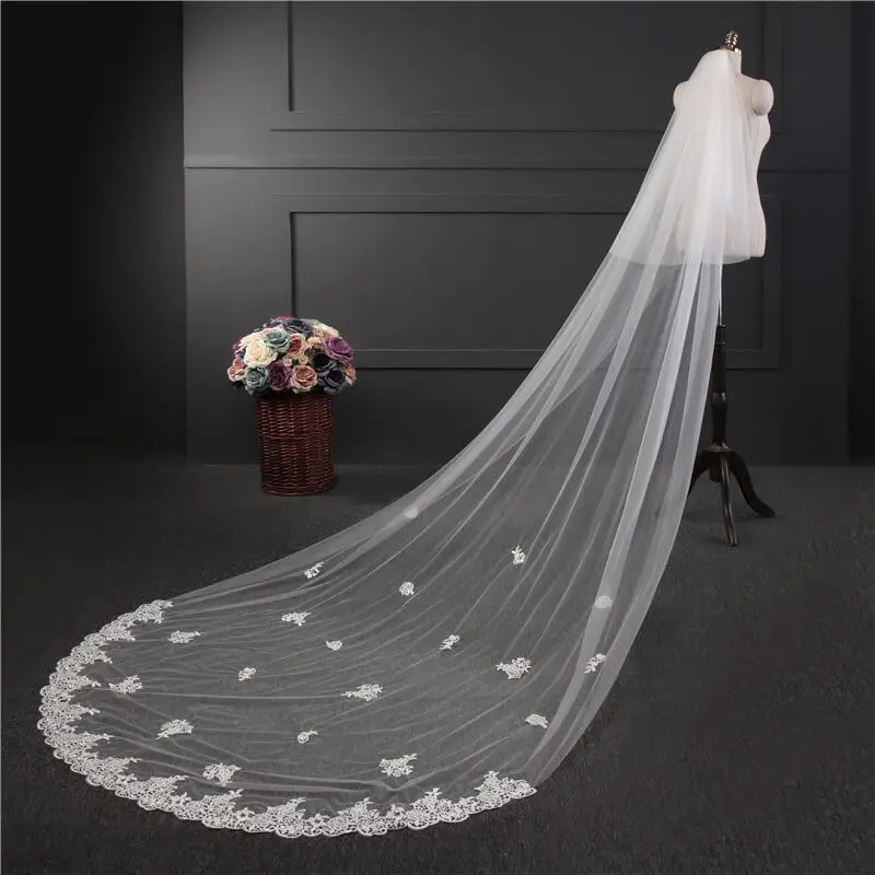2017 New Design Wedding Veil 3 Meters Long Applique Lace Bridal Veils With Comb One-layer Ivory White Bride Wedding Accessories 2017 New Design Wedding Veil 3 Meters Long Applique Lace Bridal Veils With Comb One-layer Ivory White Bride Wedding Accessories