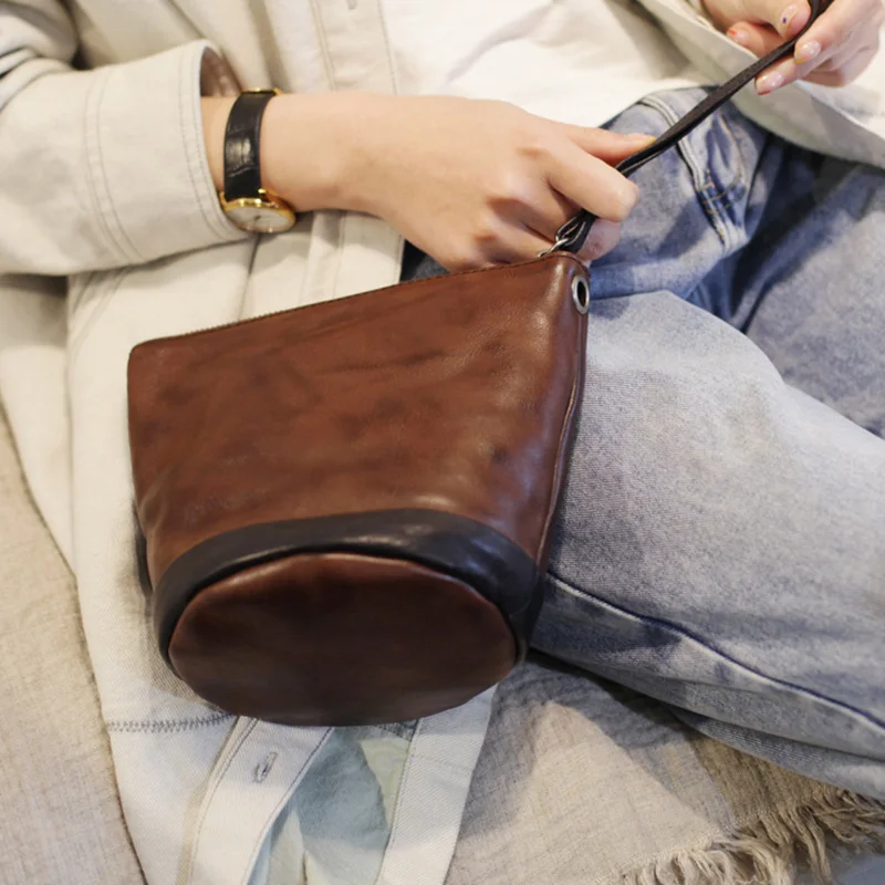 AETOO Retro hand carrying bucket bag, summer small fresh woman crossbody bag, leather bag