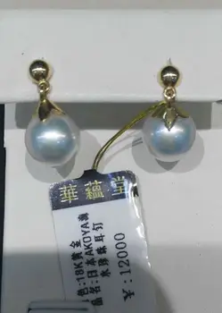 

a pair of AAA south seas white pearl earrings14KGP