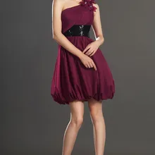 Новое фантастическое коктейльное платье с цветами на одно плечо