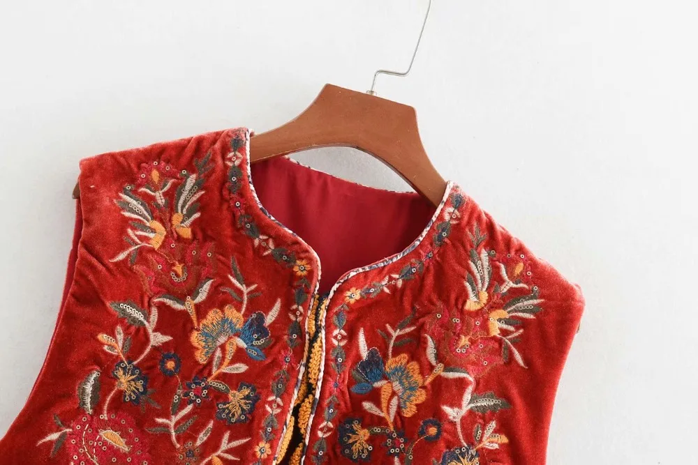 Sleeveless Embroidery Vest - Image 4