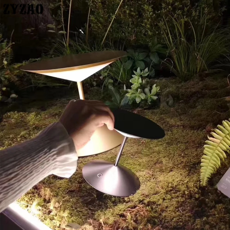الحديثة بسيطة الإبداعية المعادن مصباح لغرفة المعيشة الشمال نوم دراسة مصمم LED الجدول مصباح المنزل فن الديكور ديكو منضدة مصباح