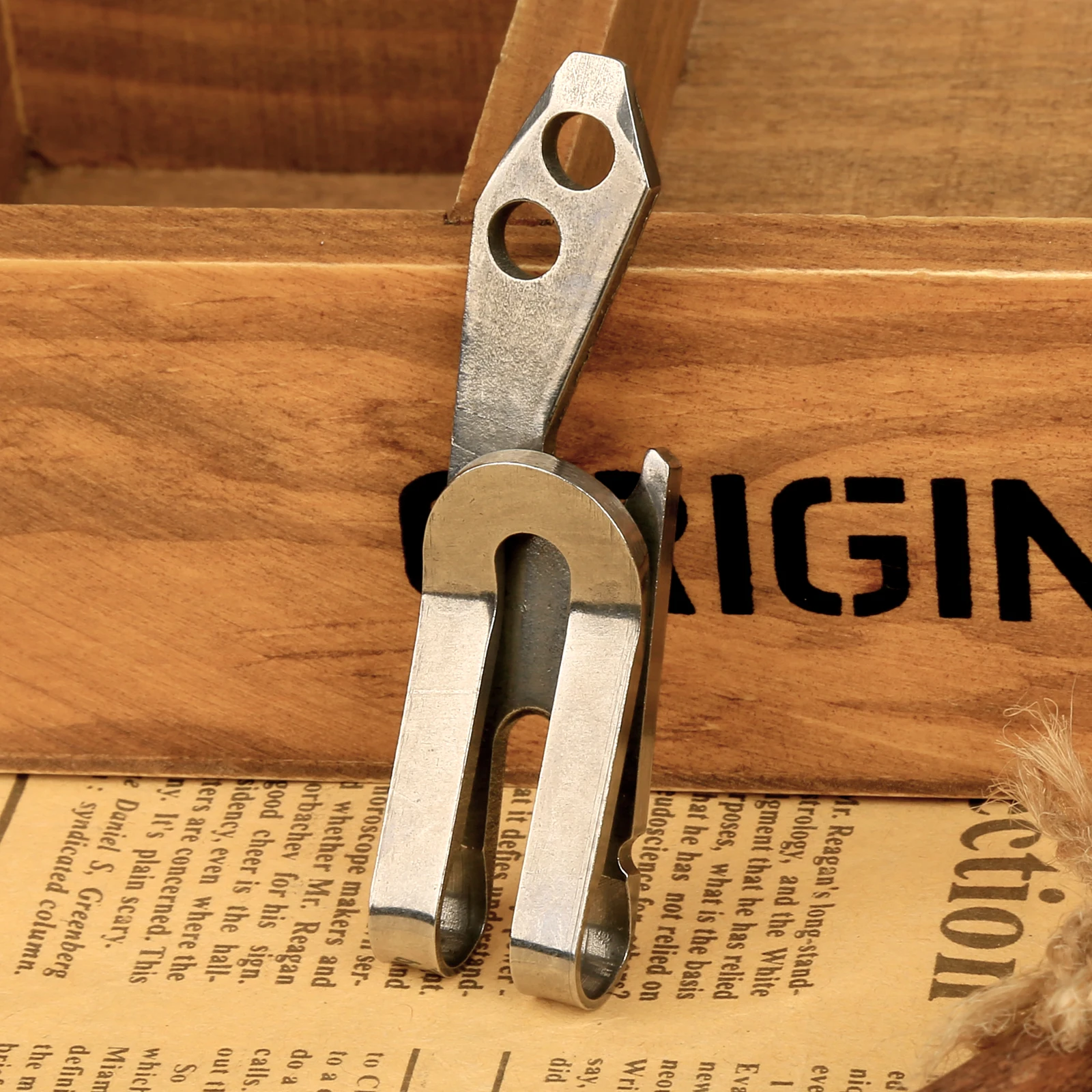 5 in 1 High quality 5CR13 Stainless Steel EDC Multifunction Tool Key Chain Money Clip Bottle Opener Silver Hunting Outdoor Tools