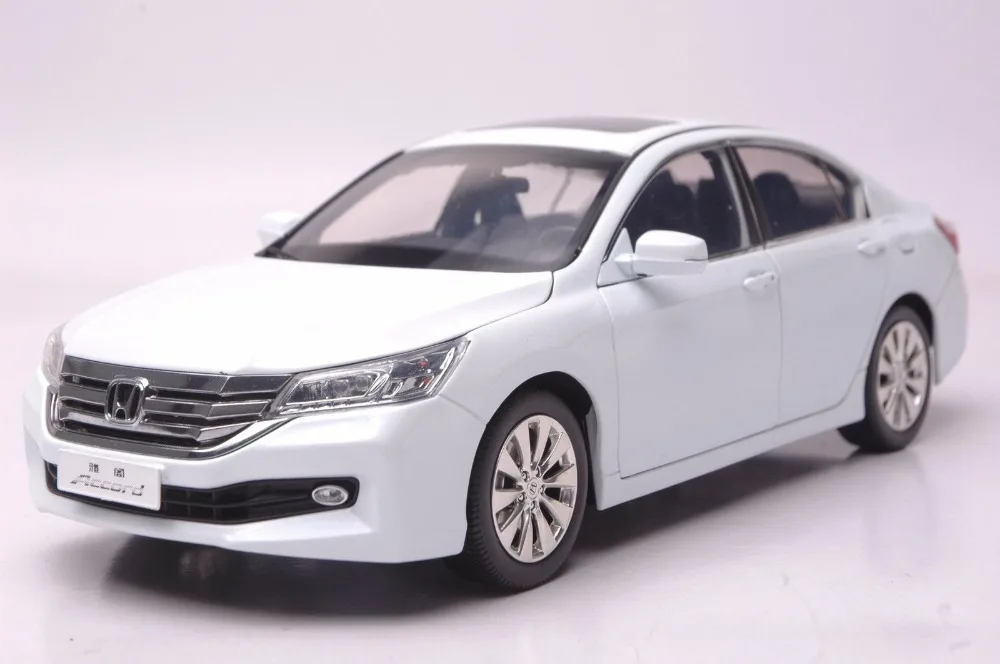 118 Diecast Model for Honda Accord 9th Generation 2014 White Alloy Toy