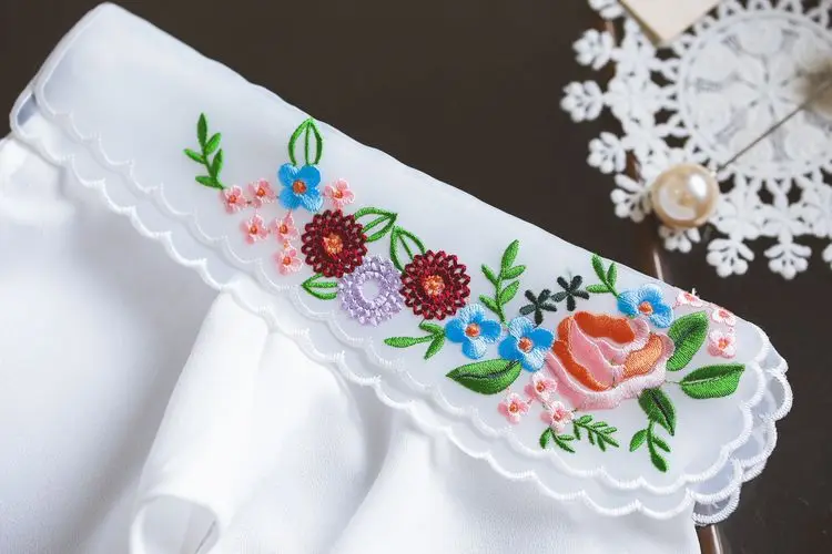 Рубашка с декоративными синими полосками Однотонная рубашка ложным воротником