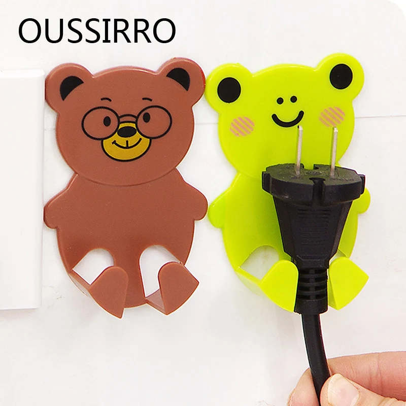 2Pcs/Lot Home Office Muro Adesivo di Plastica Plug Power Socket Holder Hanger Hook Potente Pasta Tipo di Spina Alimentazione