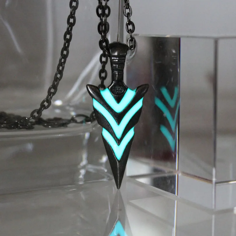 Glowing Green Arrow Necklace Glow 