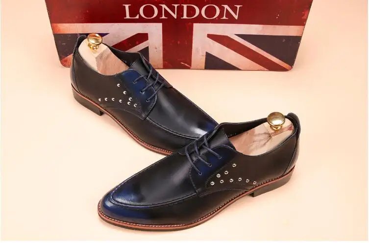 Итальянская мужская обувь из лакированной кожи; Цвет Черный; Свадебная официальная оксфордская обувь для мужчин; модельные туфли с острым носком; коллекция года; заклепки повседневная обувь
