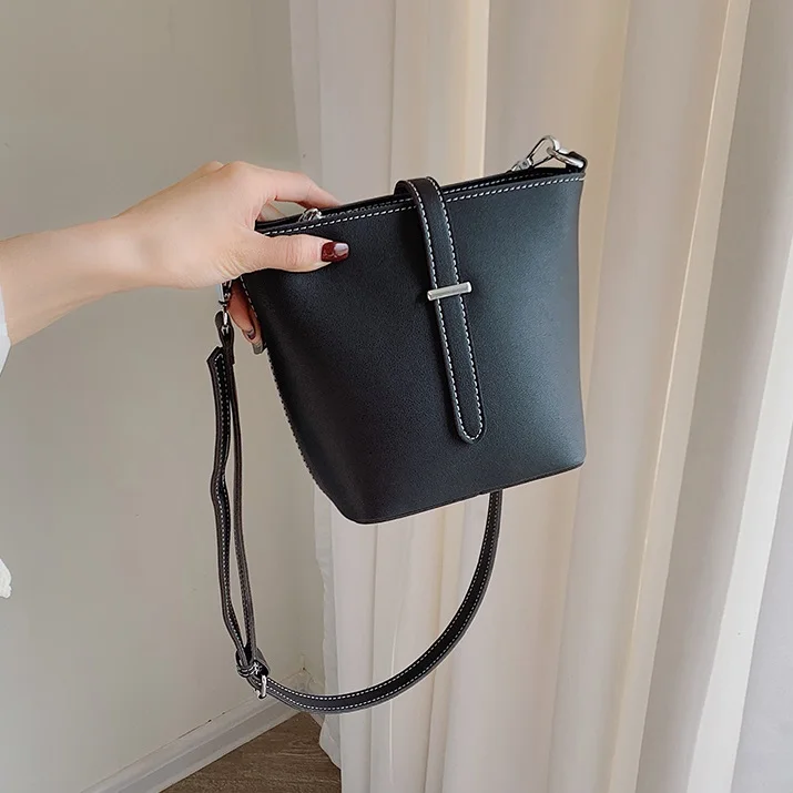 

Free shipping, 2019 new women handbags, trend woman messenger bag, leisure korean version shoulder bag, fashion bucket bags.