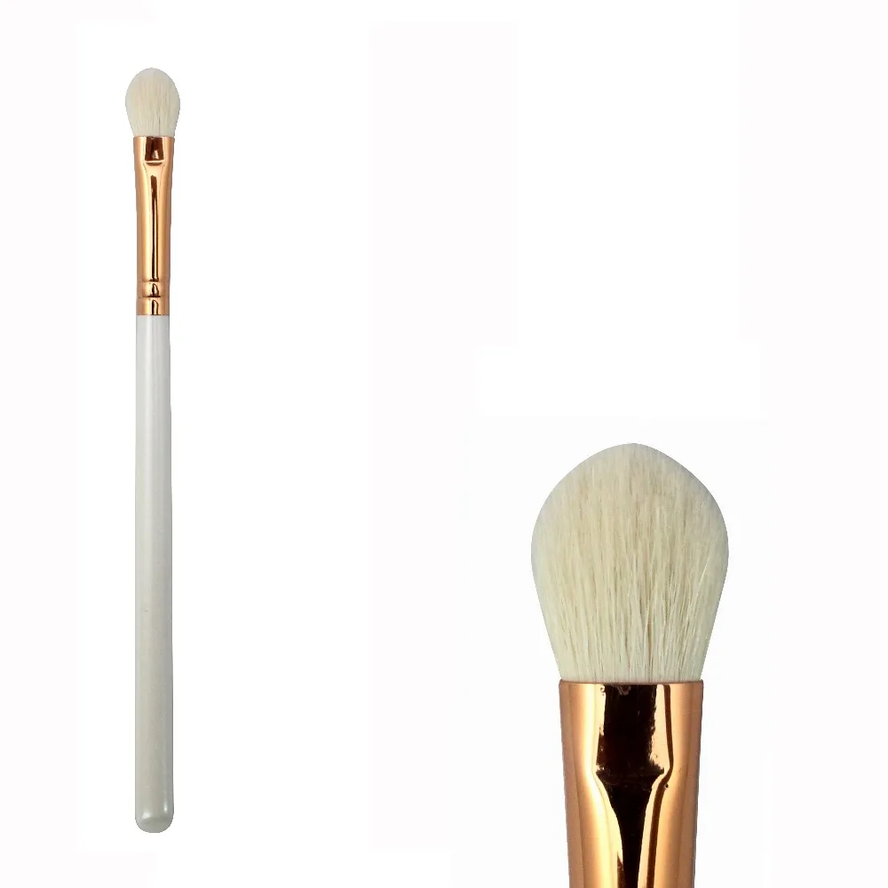

R79 - Blending Smoky Eyeshadow Brush with rose golden copper ferrule