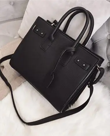

The new model of the Korean version of the new leather leather handbag