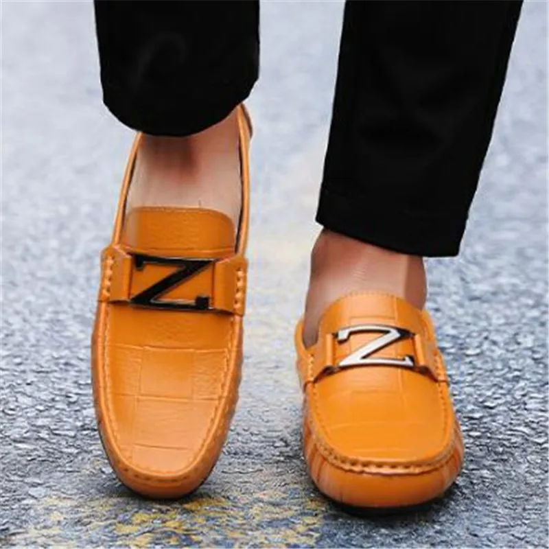Men Casual leather shoes Soft outsole Genuine leather Loafers Male Slip-On Flats Fashion Boat shoes Youth Driving shoes 3A