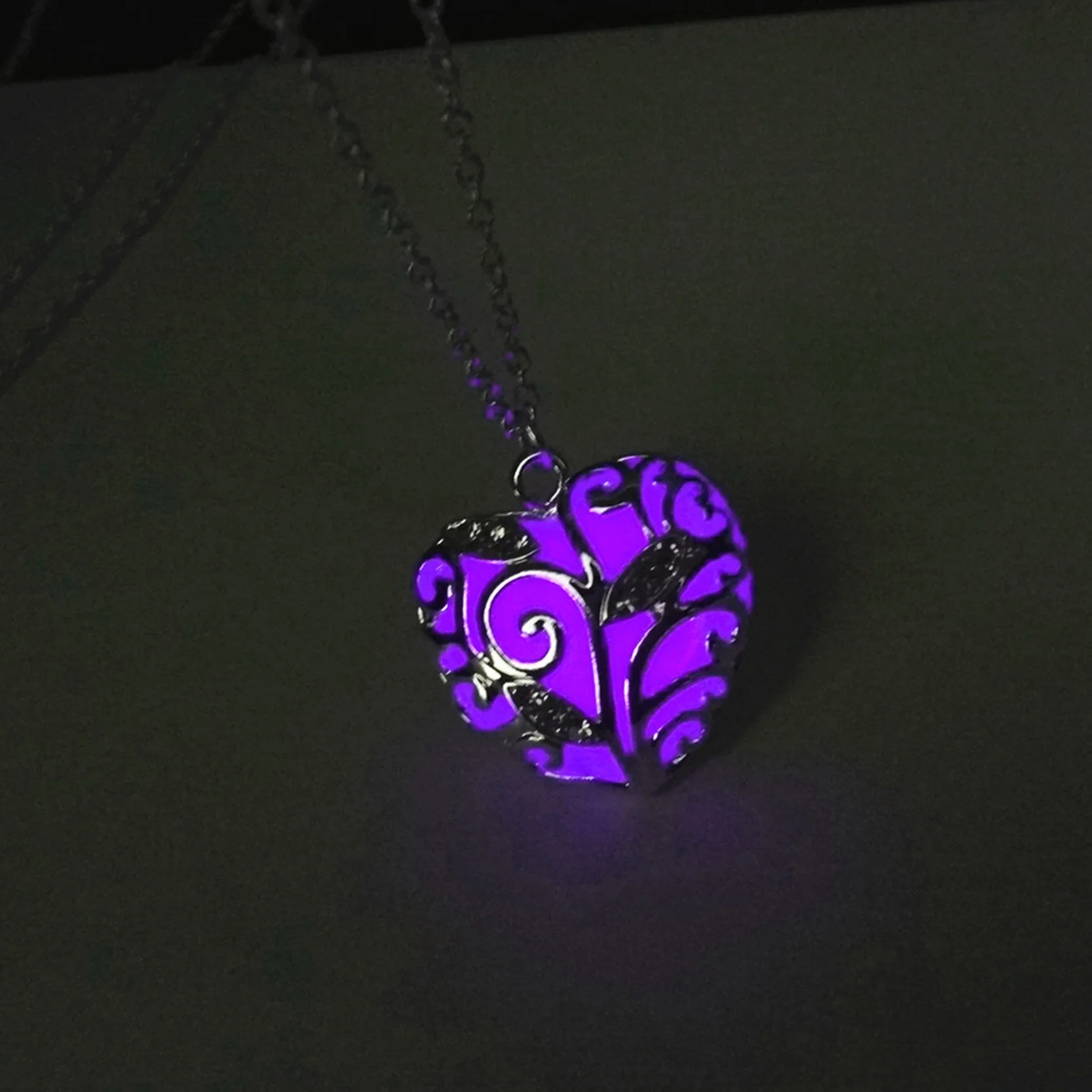Макси-чокер,, светящееся ожерелье с полым сердцем, модное серебряное ожерелье с цепочкой, светящееся в темные украшения - Окраска металла: Purple