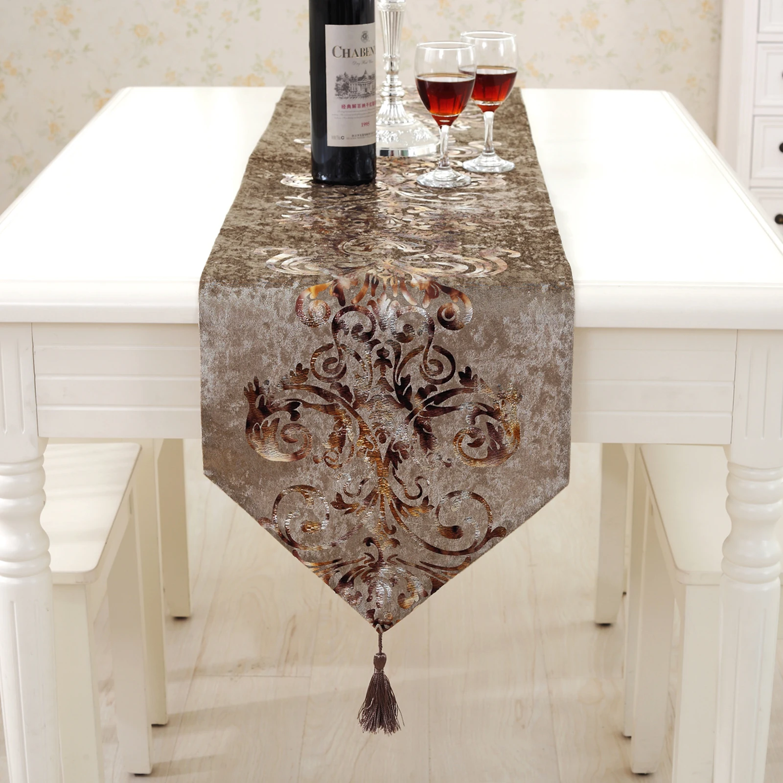 European Luxury Table Runner Tablecloth Flocking Blossom Damask Wedding Christmas Table Cloth Bed End Runners Home Decoration European Luxury Table Runner Tablecloth Flocking Blossom Damask Wedding Christmas Table Cloth Bed End Runners Home Decoration