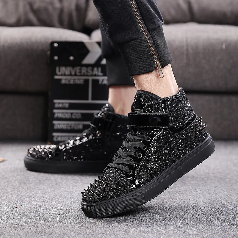 Marca de couro preto prata rebites sapatos