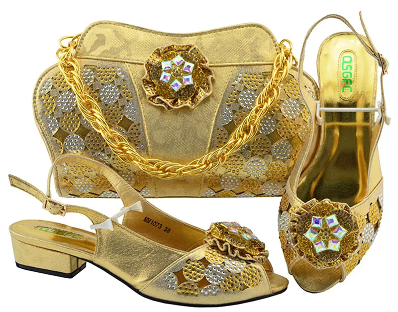 Les Italiennes Correspondre Et Sac Dernières Italien Avec Strass Chaussures Ensemble Partie Sacs Pour Assortis À Décoré qgWTtBwx