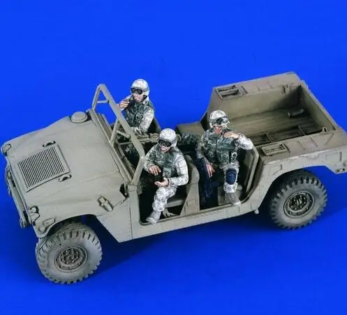 

1/35 Resin Figures Modern US Soldiers 3pcs/set (no include car)