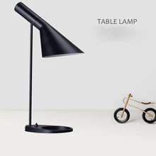 Реплика белая черная настольная лампа стоящая настольная лампа лаконичный стиль настольная лампа