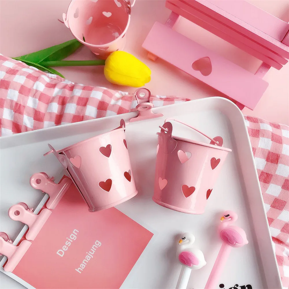

Cute girl heart mini pink desktop stationery holders bucket storage pen holder soft cute box bedroom storage 6.0cm*5.5cm 1Piece